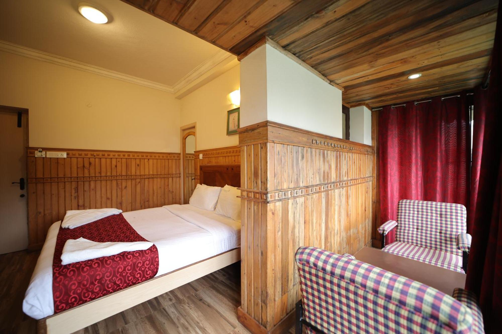 Pine Borough Inn Кодайканал Экстерьер фото
