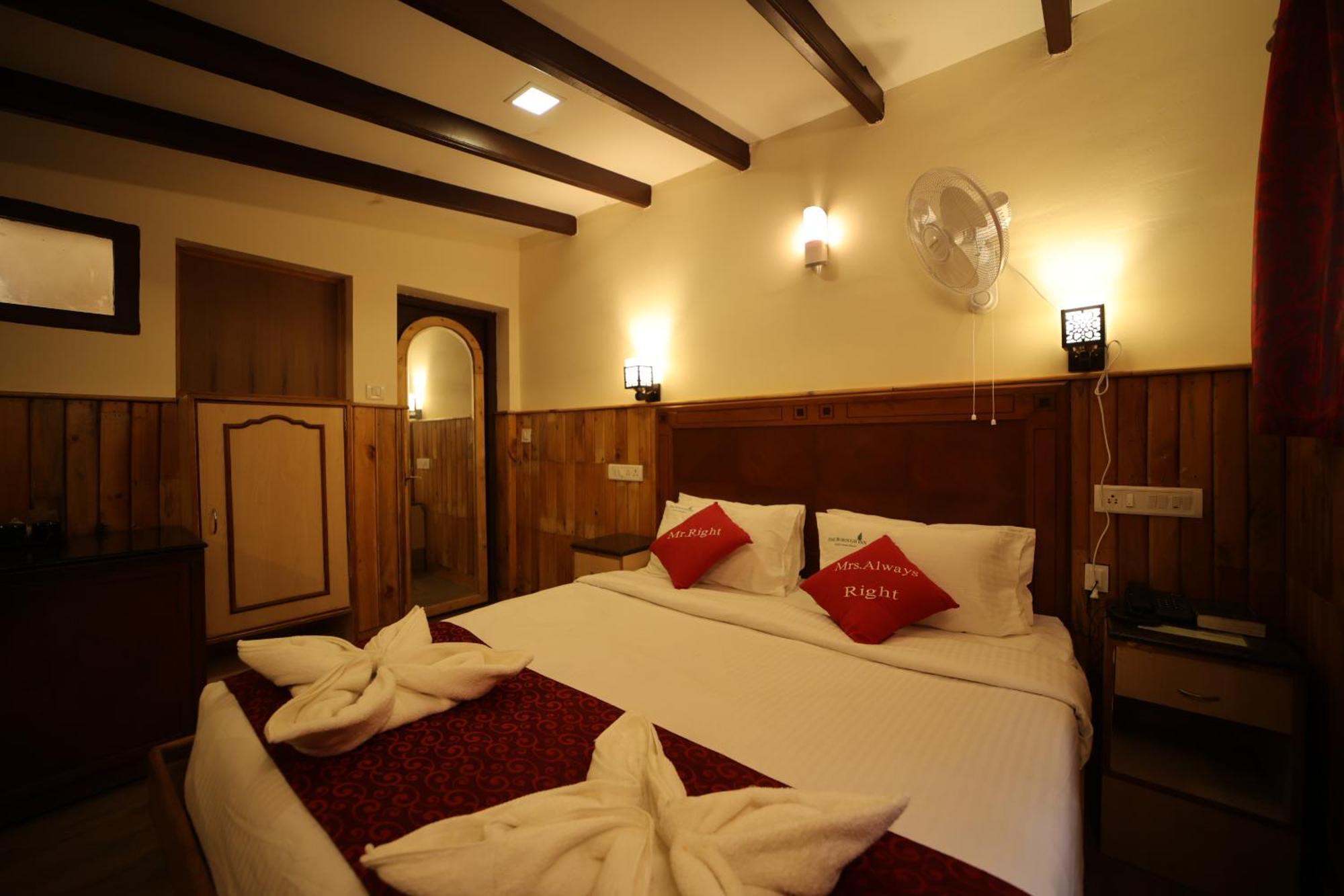 Pine Borough Inn Кодайканал Экстерьер фото