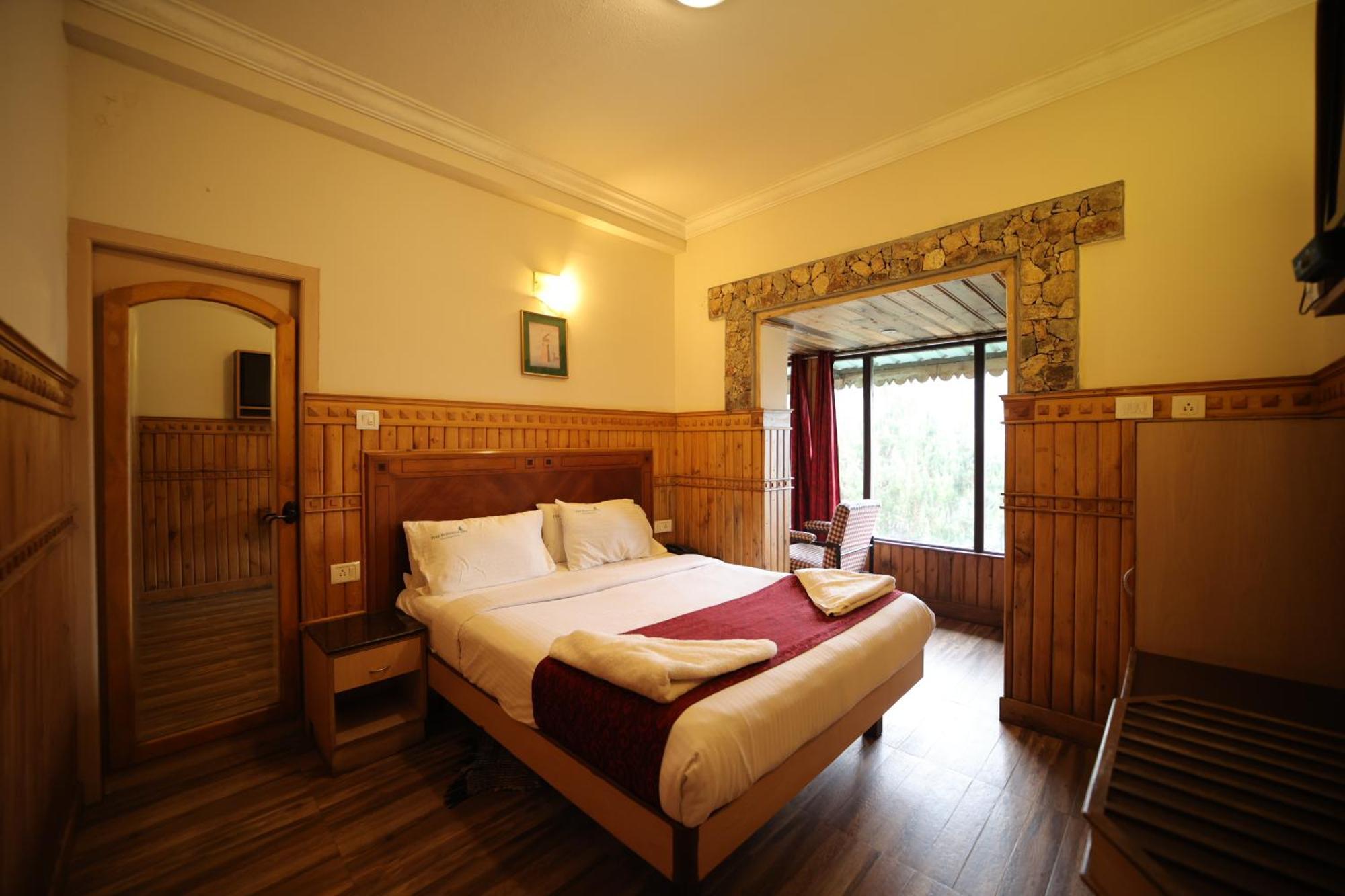 Pine Borough Inn Кодайканал Экстерьер фото