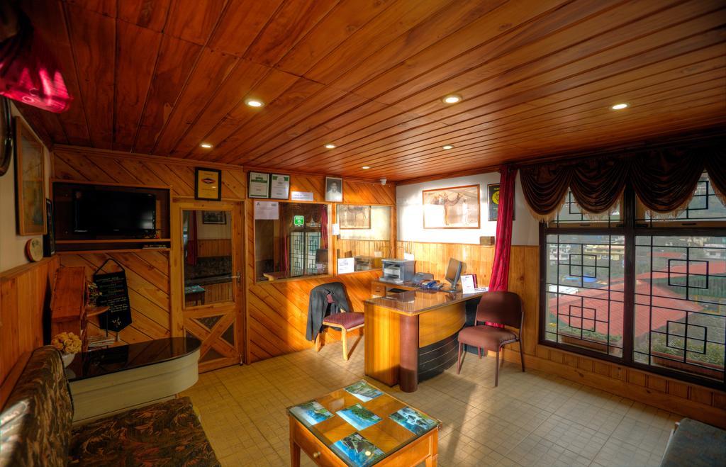 Pine Borough Inn Кодайканал Экстерьер фото