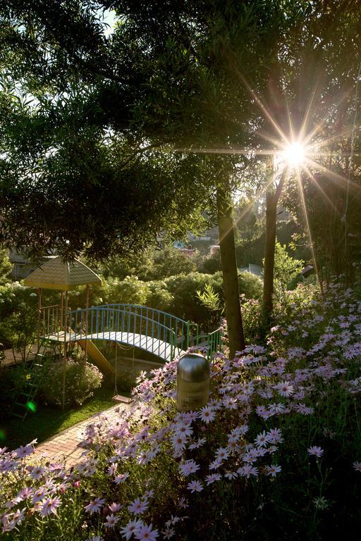 Pine Borough Inn Кодайканал Экстерьер фото