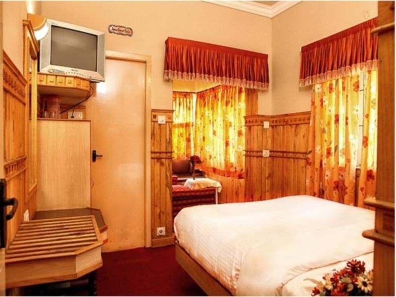 Pine Borough Inn Кодайканал Экстерьер фото